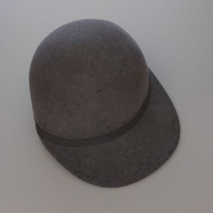 Brookes Boswell sample grey wool cap M